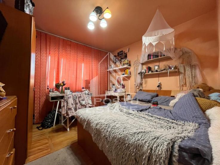 Apartament cu 2 camere, decomandat, zona Lipovei