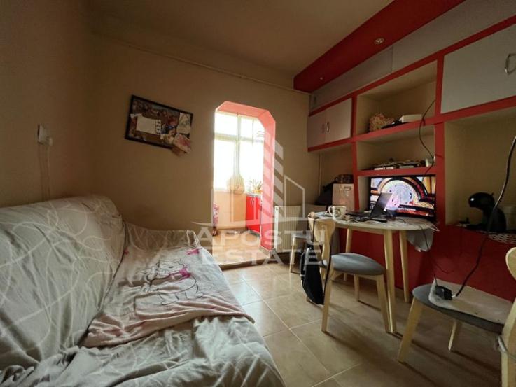 Apartament cu 2 camere, decomandat, zona Lipovei