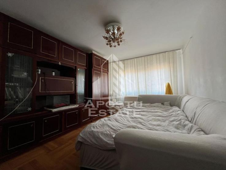 Apartament cu 2 camere, decomandat, zona Lipovei