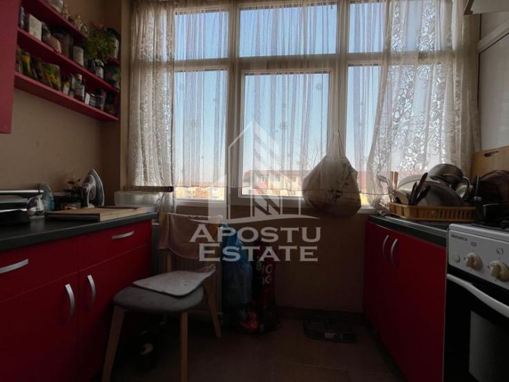 Apartament cu 2 camere, decomandat, zona Lipovei