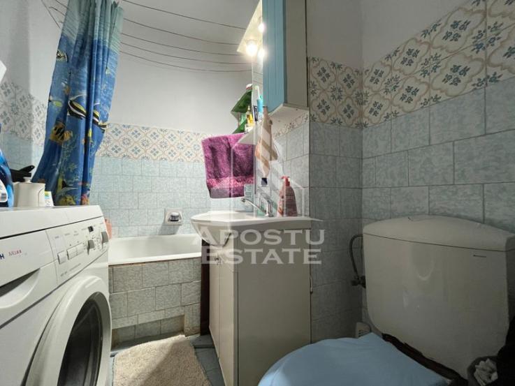 Apartament cu 2 camere, decomandat, zona Lipovei