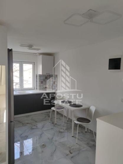 Apartament cu 4 camere, centrala proprie, zona Cetatii