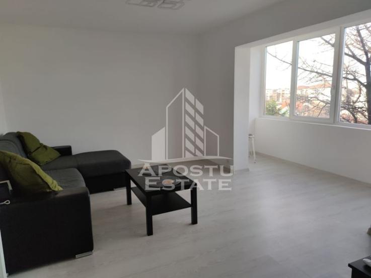 Apartament cu 4 camere, centrala proprie, zona Cetatii