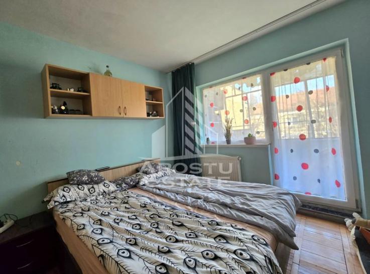 Apartament decomandat, cu 2 camere,centrala proprie, Lipovei