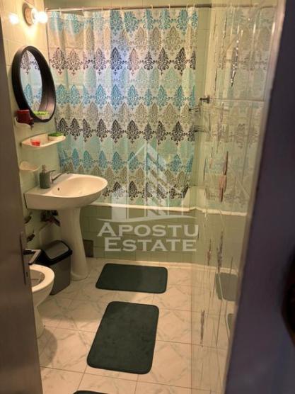 Apartament cu 3 camere in zona Lipovei