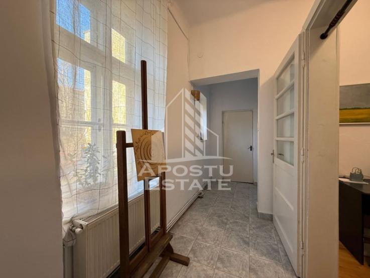 Apartament 3 camere, parter înalt, garaj propriu și parcare securizată