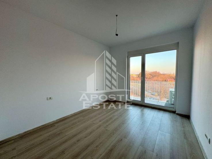 Apartament cu 3 camere, loc de parcare, zona Aradului