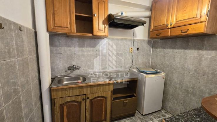 Apartament cu o camera ideal pentru investitie, zona Circumvalatiunii