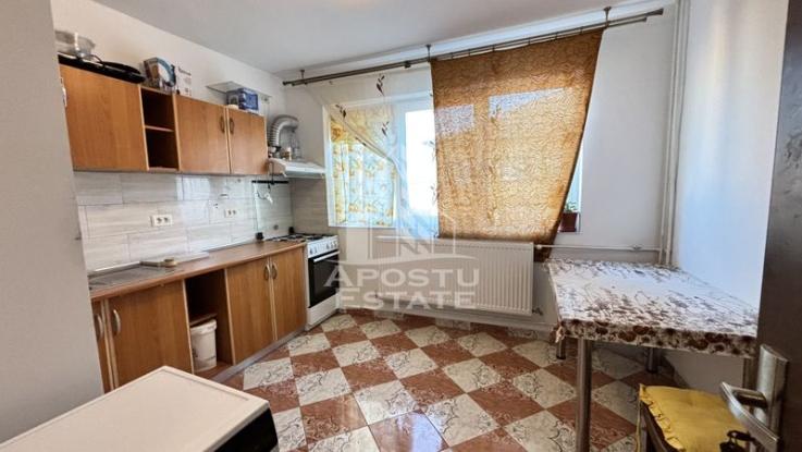 Apartament cu o camera, decomandat, etaj intermediar, zona Buziasului