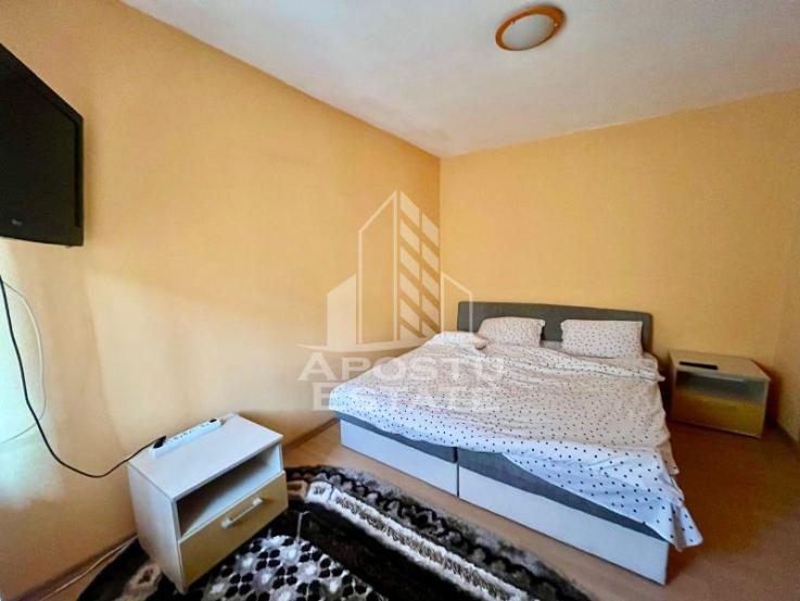 Apartament cu 3 camere, 2 bai, etaj intermediar, zona Aradului