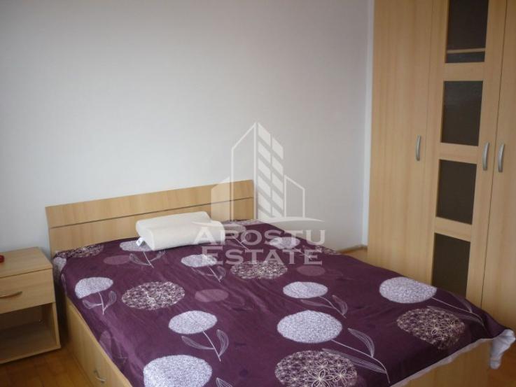 Apartament 3 camere, centrala propie, zona Lipovei