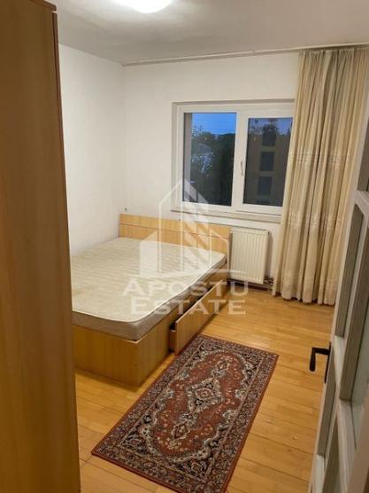 Apartament 3 camere, centrala propie, zona Lipovei