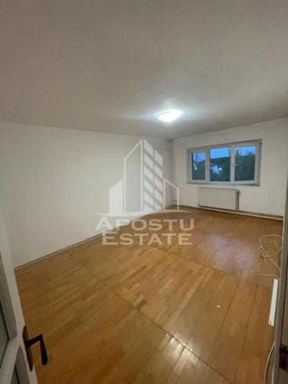 Apartament 3 camere, centrala propie, zona Lipovei