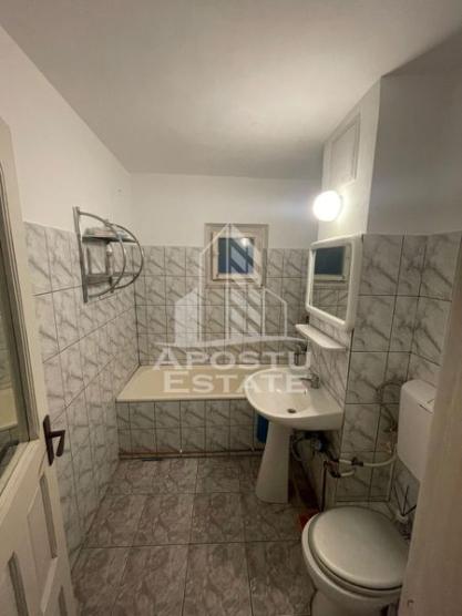 Apartament 3 camere, centrala propie, zona Lipovei