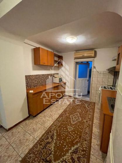 Apartament 3 camere, centrala propie, zona Lipovei