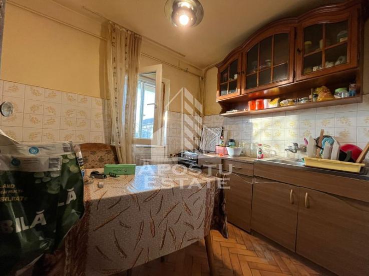 Apartament cu 3 camere,decomandat, 2 bai si garaj, in zona Girocului