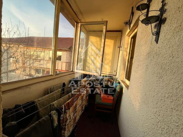 Apartament cu 3 camere,decomandat, 2 bai si garaj, in zona Girocului