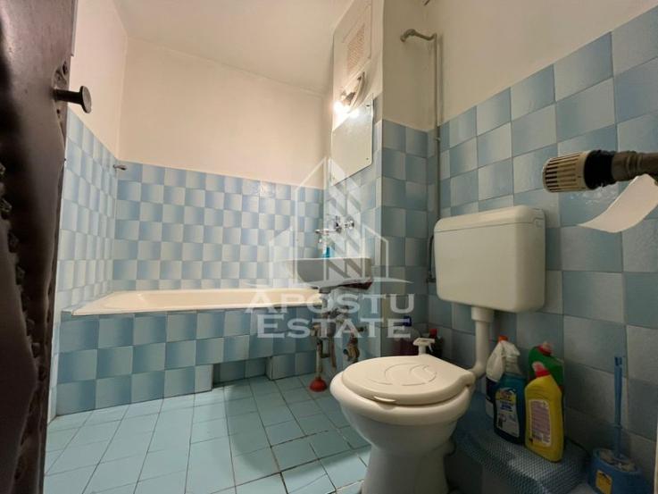 Apartament cu 3 camere,decomandat, 2 bai si garaj, in zona Girocului