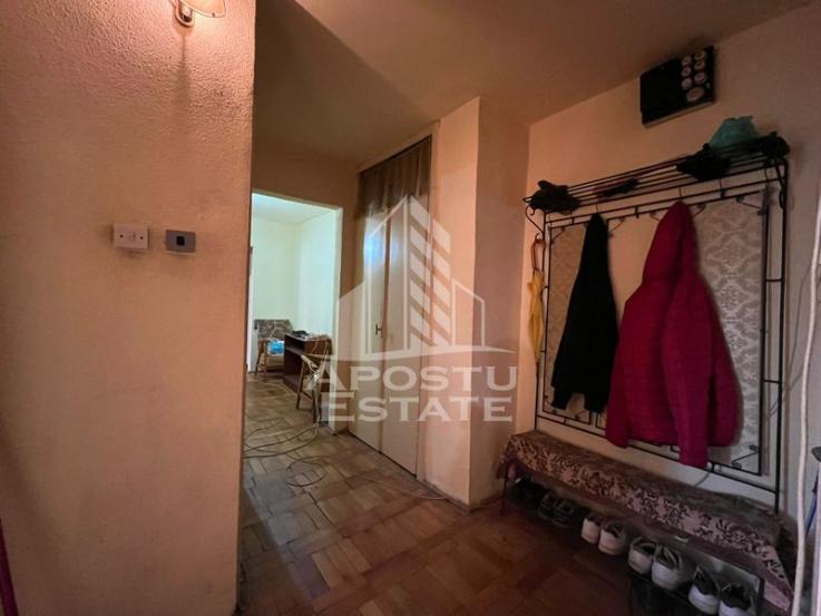 Apartament cu 3 camere,decomandat, 2 bai si garaj, in zona Girocului