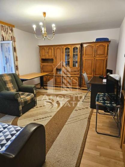 Apartament cu 3 camere, in Zona Fortuna, Arad.