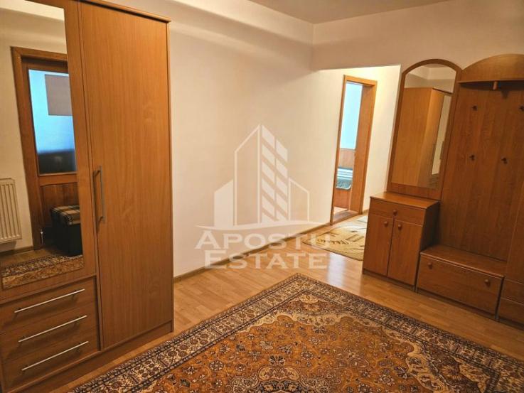 Apartament cu 3 camere, in Zona Fortuna, Arad.