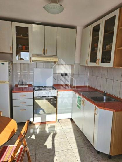 Apartament cu 3 camere, in Zona Fortuna, Arad.