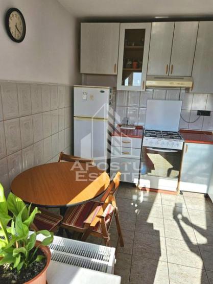 Apartament cu 3 camere, in Zona Fortuna, Arad.