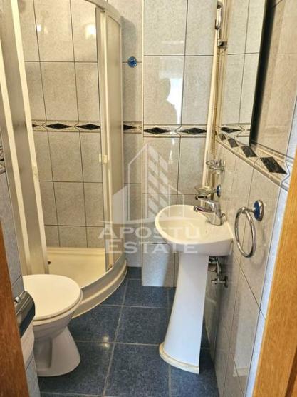 Apartament cu 3 camere, in Zona Fortuna, Arad.