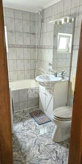 Apartament cu 3 camere, in Zona Fortuna, Arad.