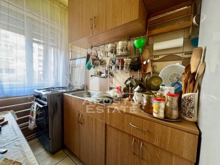 Apartement cu 3 camere, centrala proprie, zona Cetatii