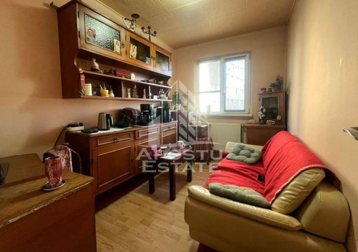 Apartament cu 4 camere, centrala proprie, zona Dacia