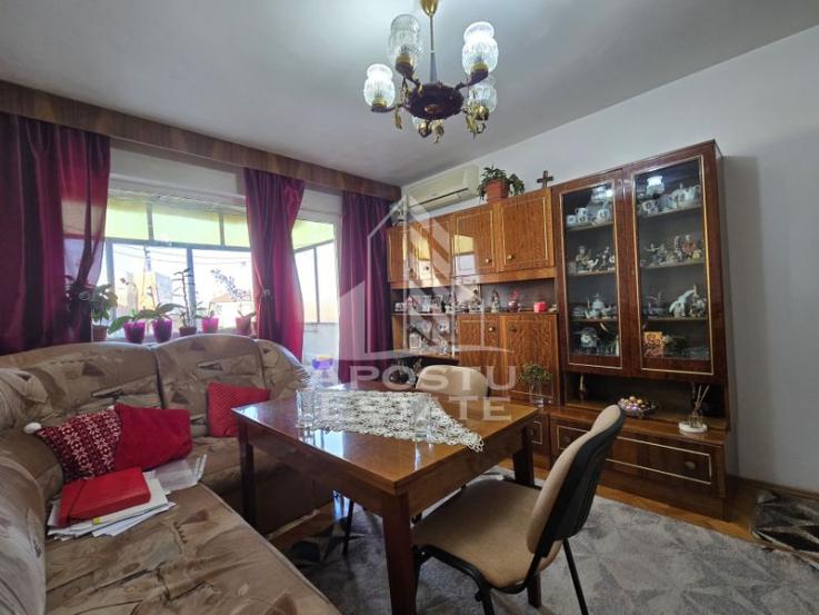 Apartament cu 4 camere, centrala proprie, zona Dacia