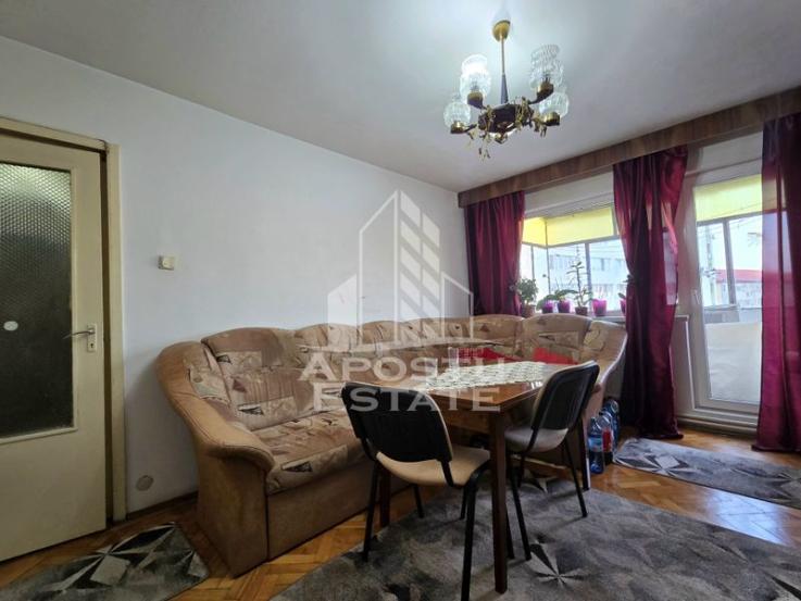 Apartament cu 4 camere, centrala proprie, zona Dacia