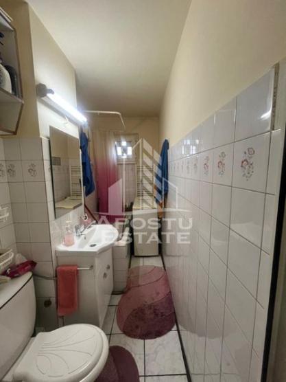 Apartament cu 4 camere, centrala proprie, zona Dacia