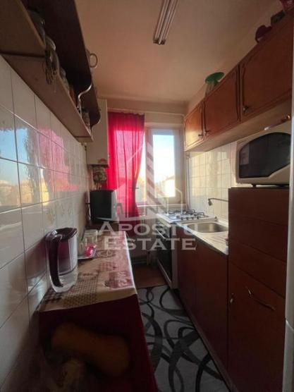 Apartament cu 4 camere, centrala proprie, zona Dacia