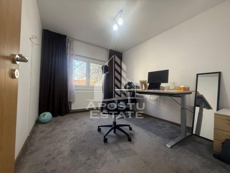 Apartament cu 3 camere , spatios , zona Lipovei