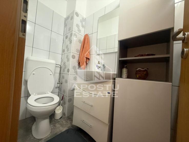 Apartament cu 3 camere , spatios , zona Lipovei