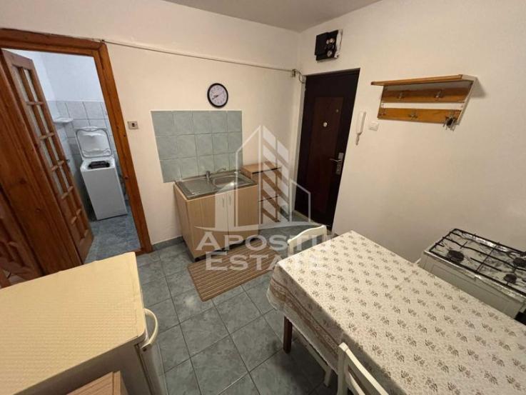 Apartament 1 camera,parter,zona Complexul Studentesc