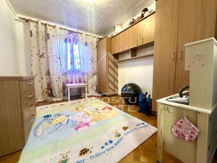 Apartament 3 camere, mobilat, centrala proprie, zona Girocului