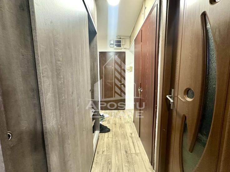 Apartament 3 camere, mobilat, centrala proprie, zona Girocului