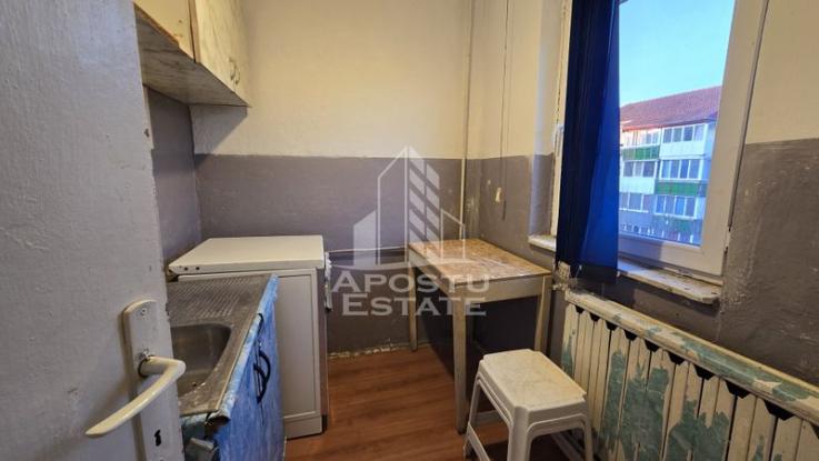 Apartament cu 1 camera, etaj intermediar, zona Lipovei