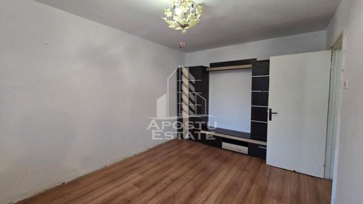 Apartament cu 1 camera, etaj intermediar, zona Lipovei