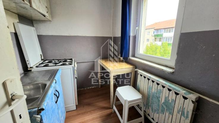 Apartament cu 1 camera, etaj intermediar, zona Lipovei