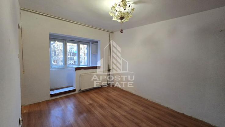 Apartament cu 1 camera, etaj intermediar, zona Lipovei