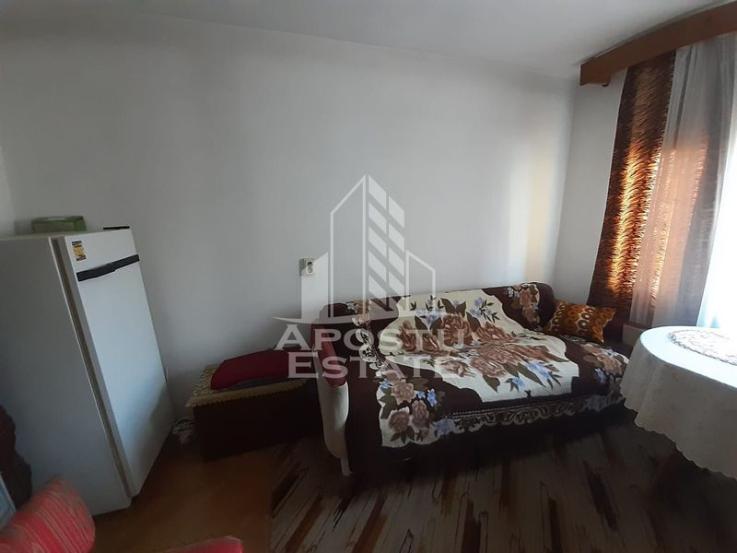 Apartament 2 camere la casa, centrala proprie, Zona Sagului