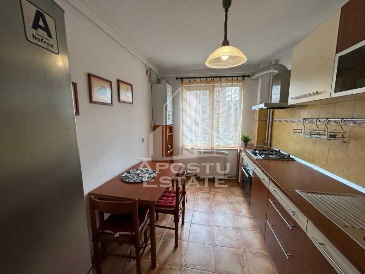 Apartament decomandat cu 3 camere, etaj 1, centrala proprie si AC