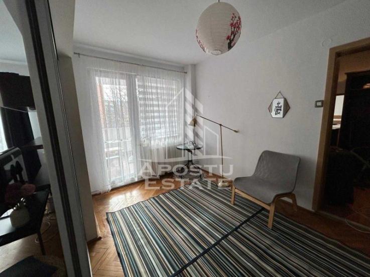 Apartament decomandat cu 3 camere, etaj 1, centrala proprie si AC