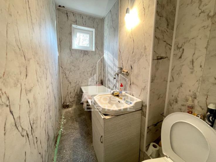 Apartament cu 3 camere in curs de renovare, zona Sagului