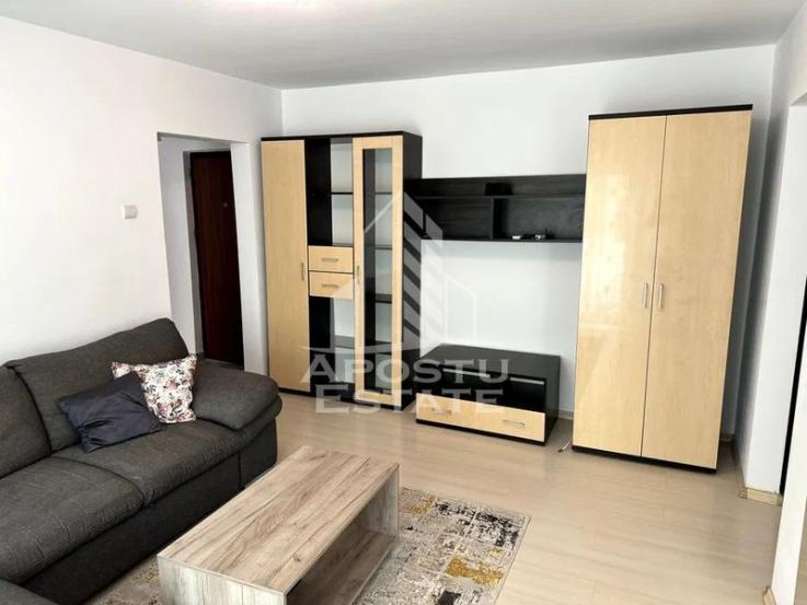 Apartament cu 3 camere, etajul 2, centrala proprie, zona Soarelui