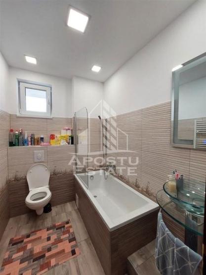 Apartament 2 camere zona Micalaca cu loc de parcare